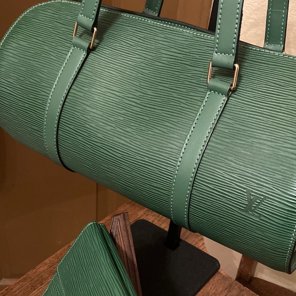 Louis Vuitton Soufflot w/Dust Bag & Elise Wallet Borneo Green Epi Like New! - Picture 2 of 16
